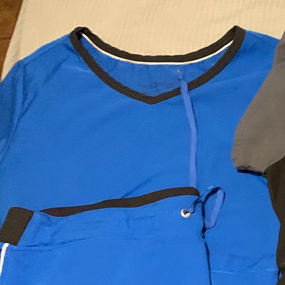 Healing hands 360 scrubs - Picture 2 of 3